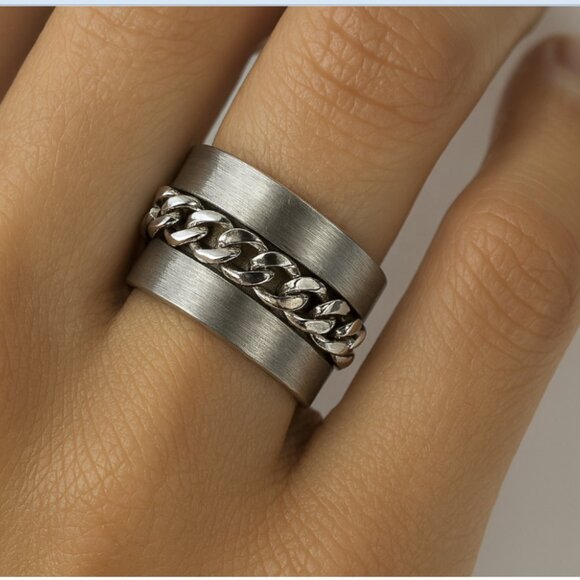 RING WITH CHAIN ACCENT! - Picture 5 of 5